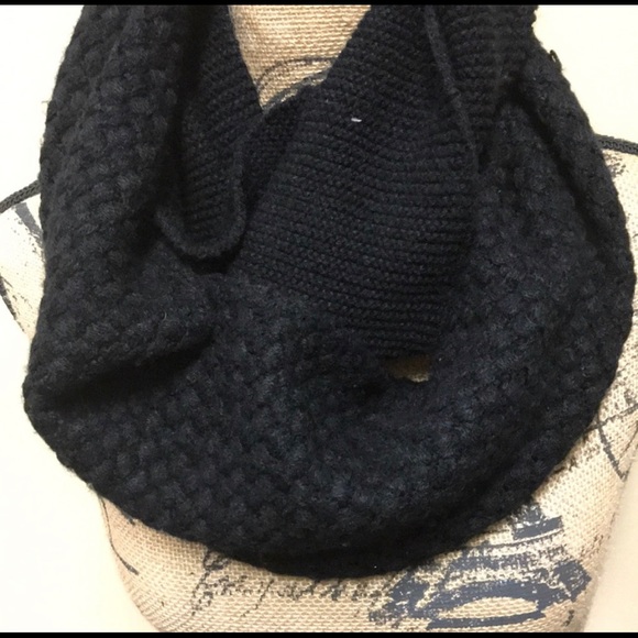 INFINITY SCARF - Picture 3 of 3
